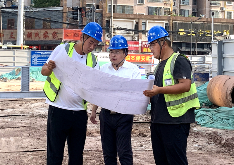 公司黨委書記、董事長(zhǎng)錢申春到機(jī)場(chǎng)S1線先行段調(diào)研安全生產(chǎn)工作