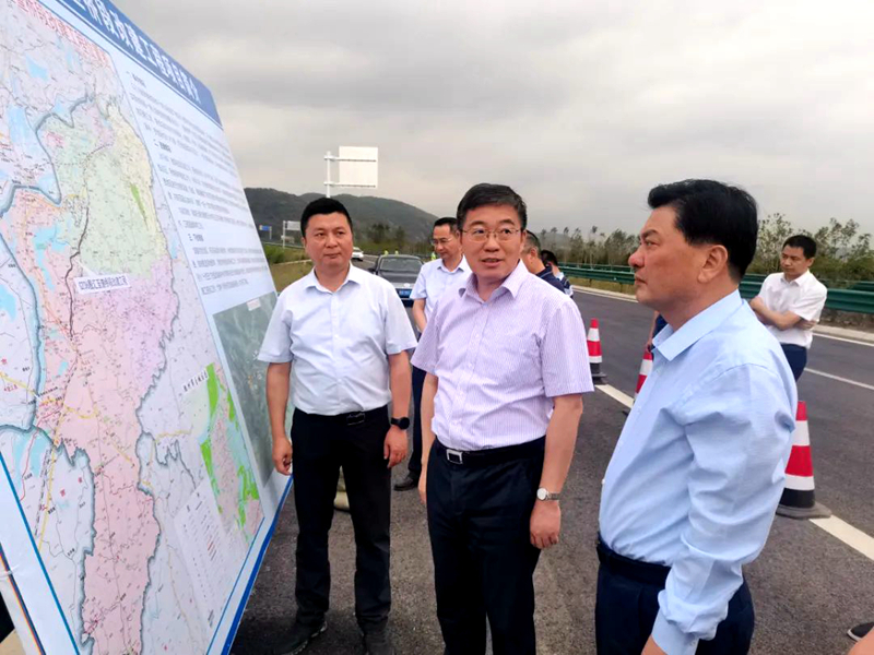 池州市委副書記、市長(zhǎng)朱浩東到G318池殷改建01標(biāo)督導(dǎo)檢查