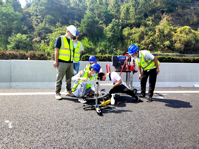 吉康改擴建C1標(biāo)率先完成全線首段主線路基、路面分段交工驗收 (1)